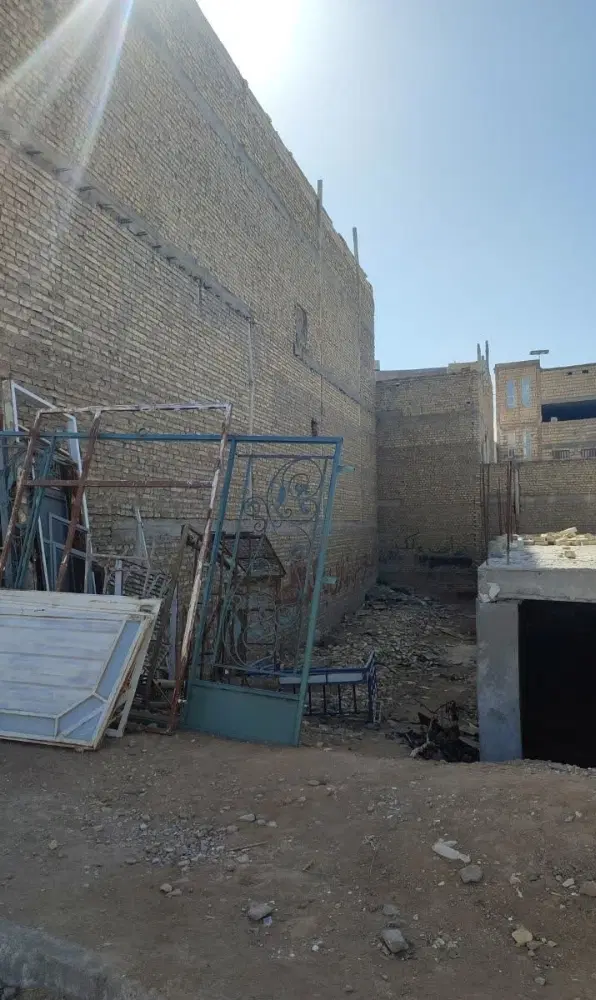 زمین ۱۱۵ متر .