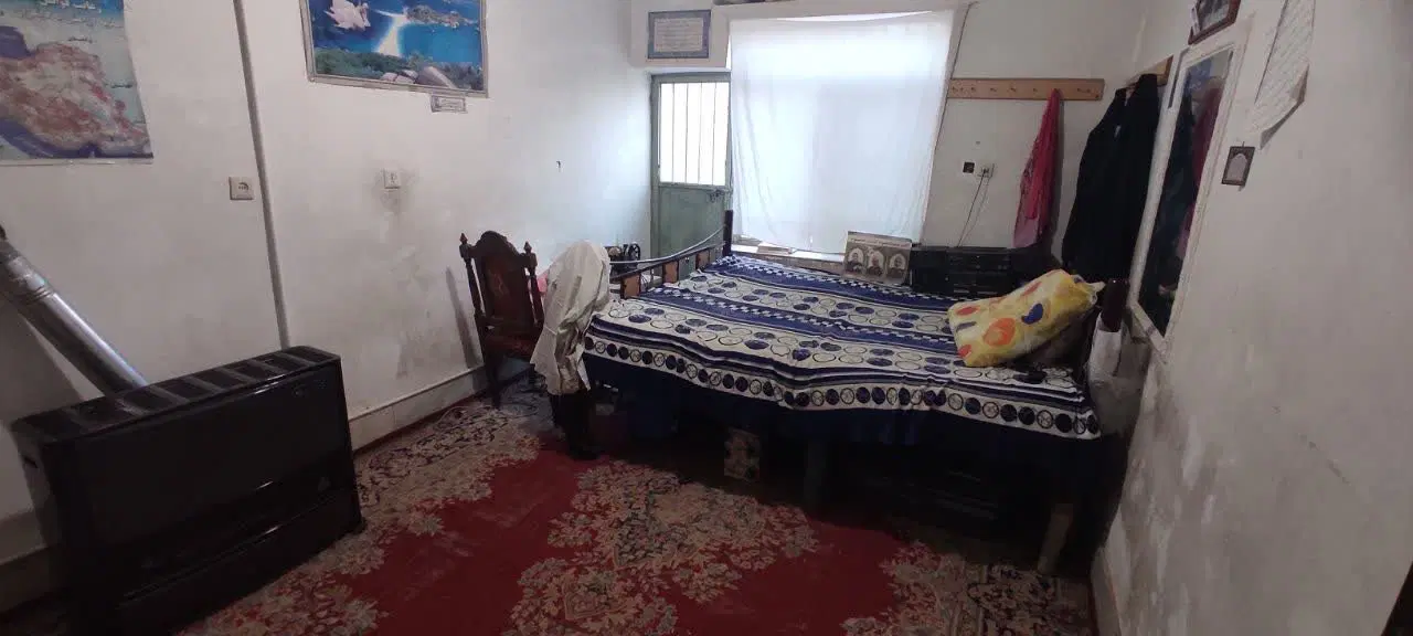 ویلایی 360 متری حاشیه بیست متری با دو مغازه تجاری