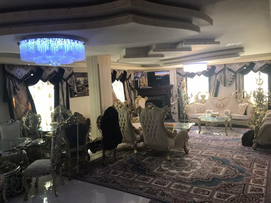 خانه کلنگی ۴۰۰متر سه طبقه ویلایی