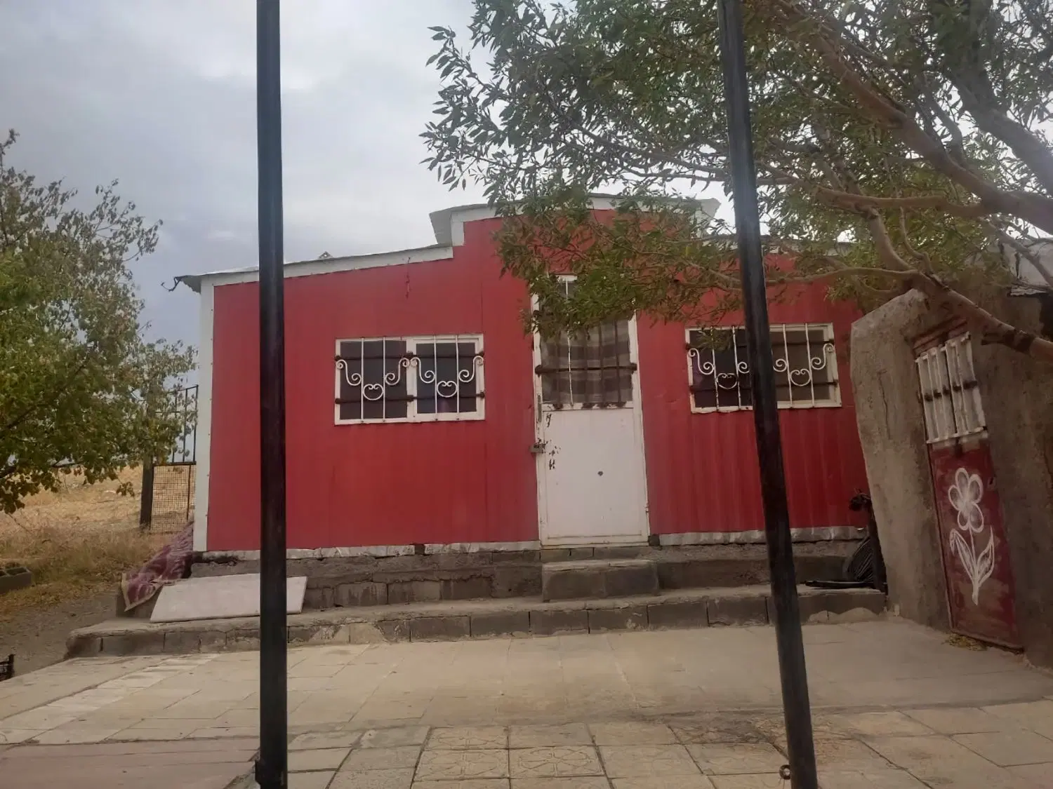 باغ ۱۳۰۰ متری