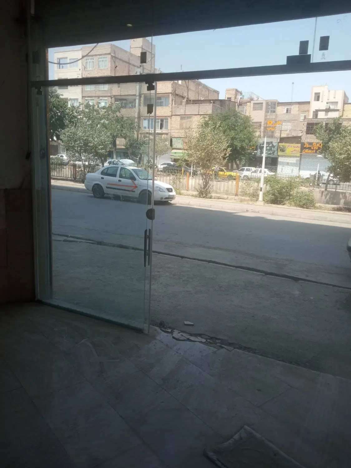 مغازه ۶۰متری اجاره داده میشود