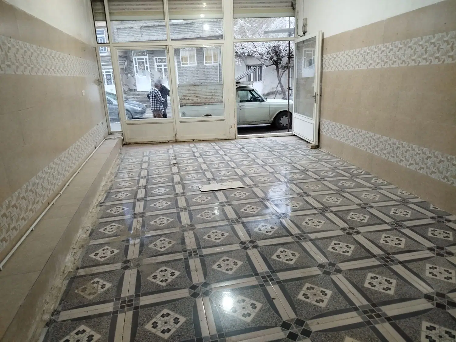 مغازه۵۵متری شکارچی