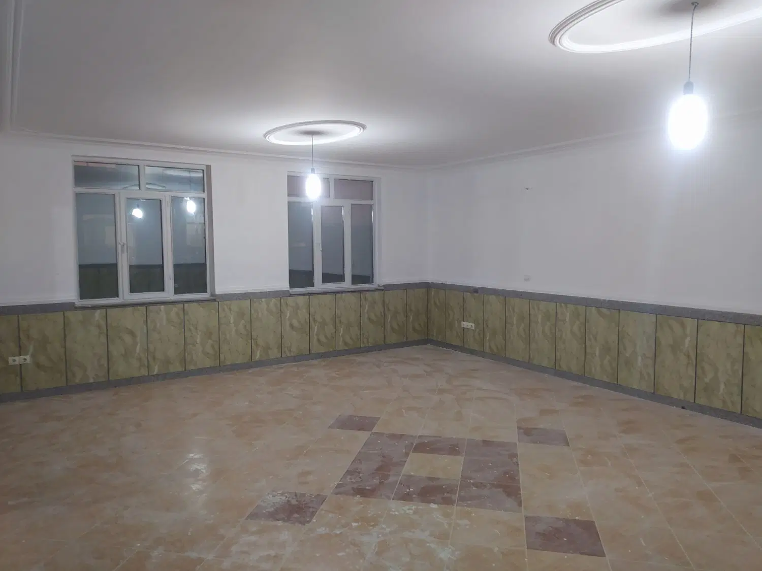 ۳طبقه خانه در شهرک مدنی روبه روی بیمارستان