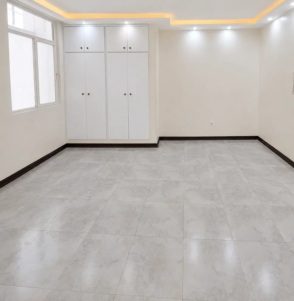 ۶۱ متر _ پارکینگ سندی _ نور و نقشه عالی
