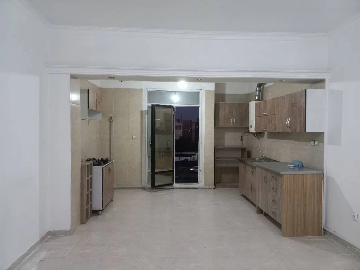 فروش آپارتمان ۵۰ متری طبقه ۳ با پارکینگ و انباری