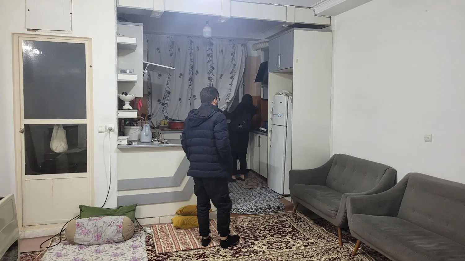 ۵۱+۶ متر رو به آفتاب طبقه اول دو پارکینگ