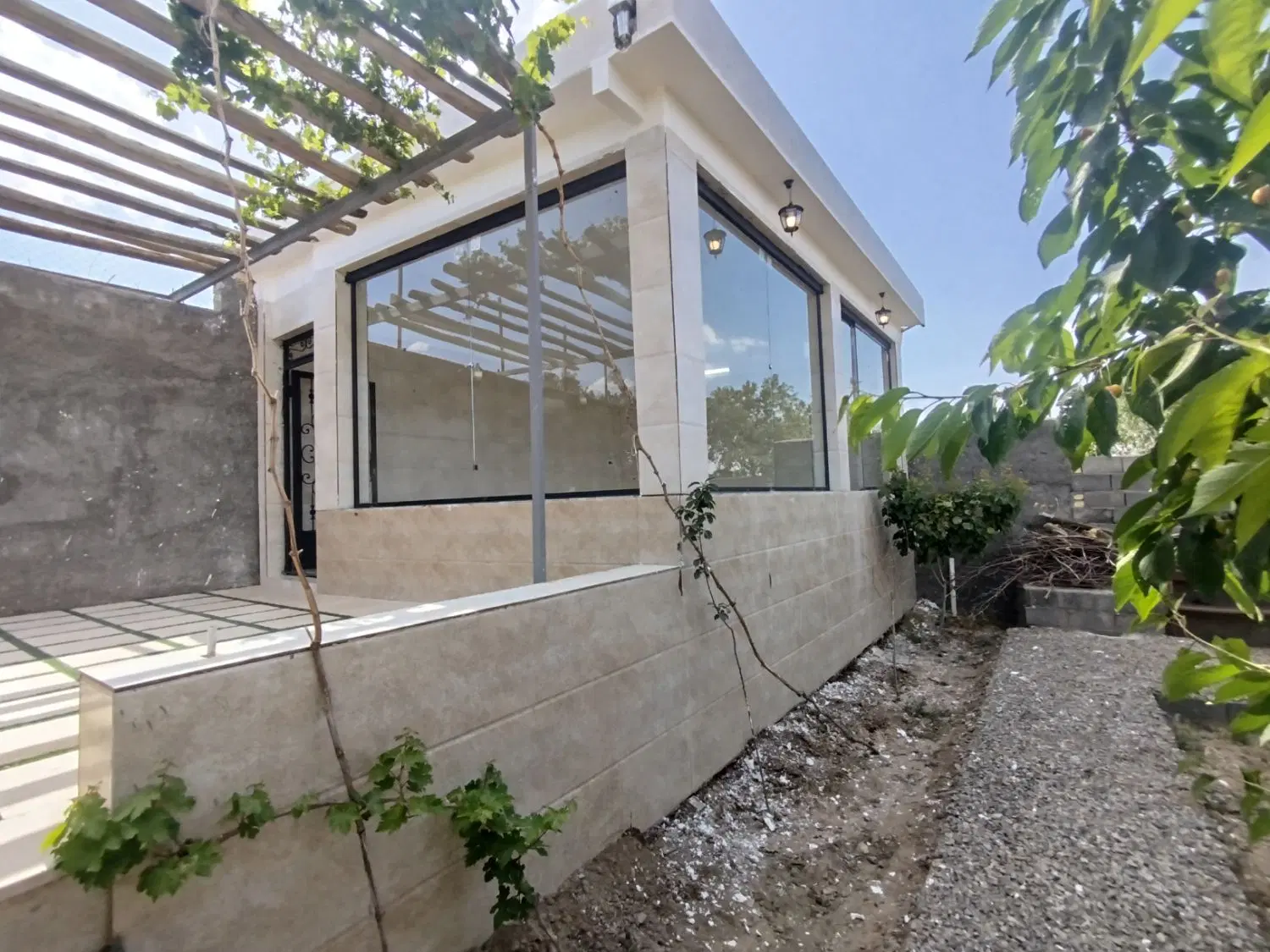 باغچه دنچ و شیک کرمجگان
