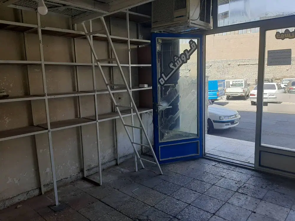 یک باب مغازه تجاری