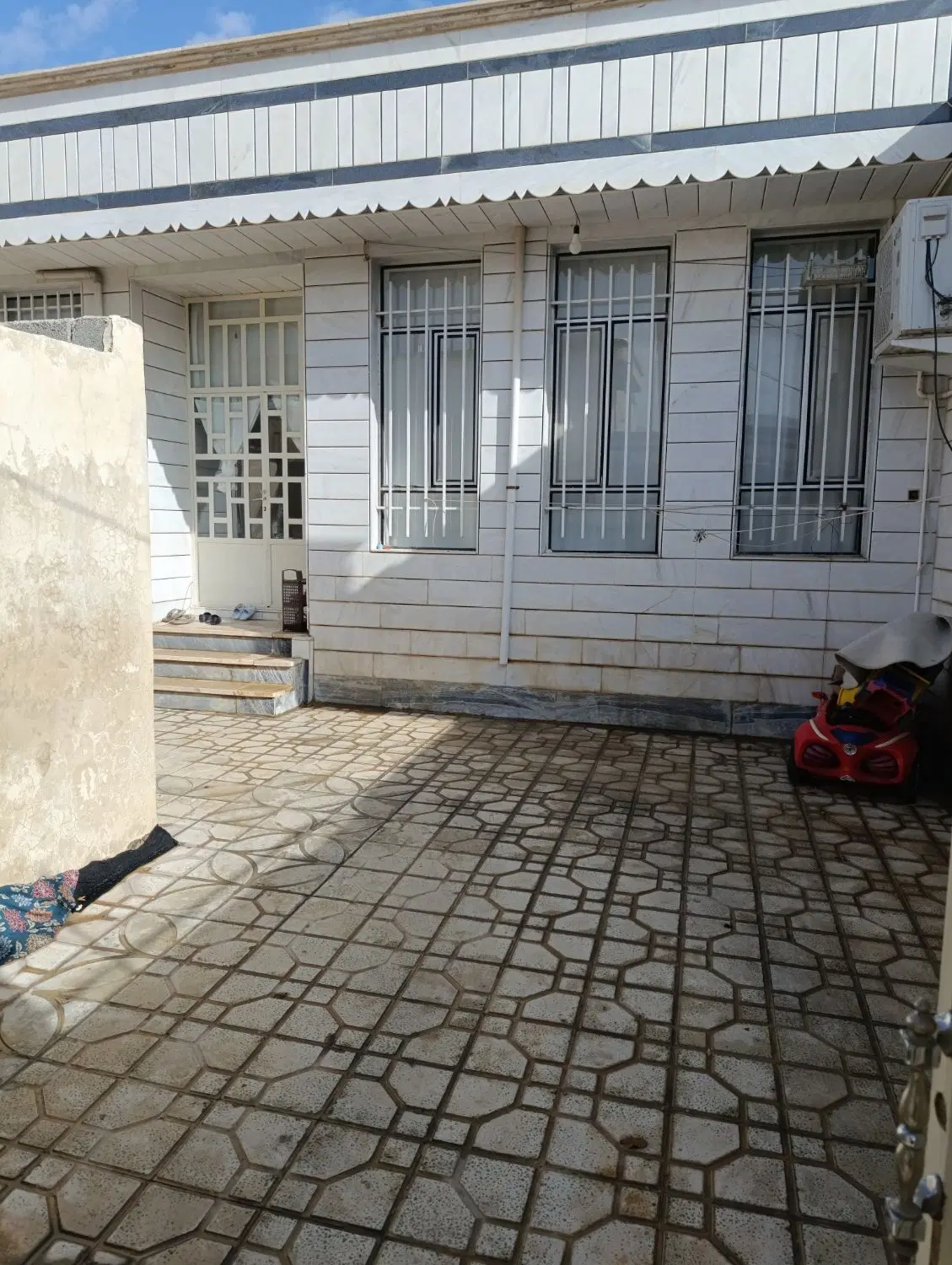 ملک فروشی