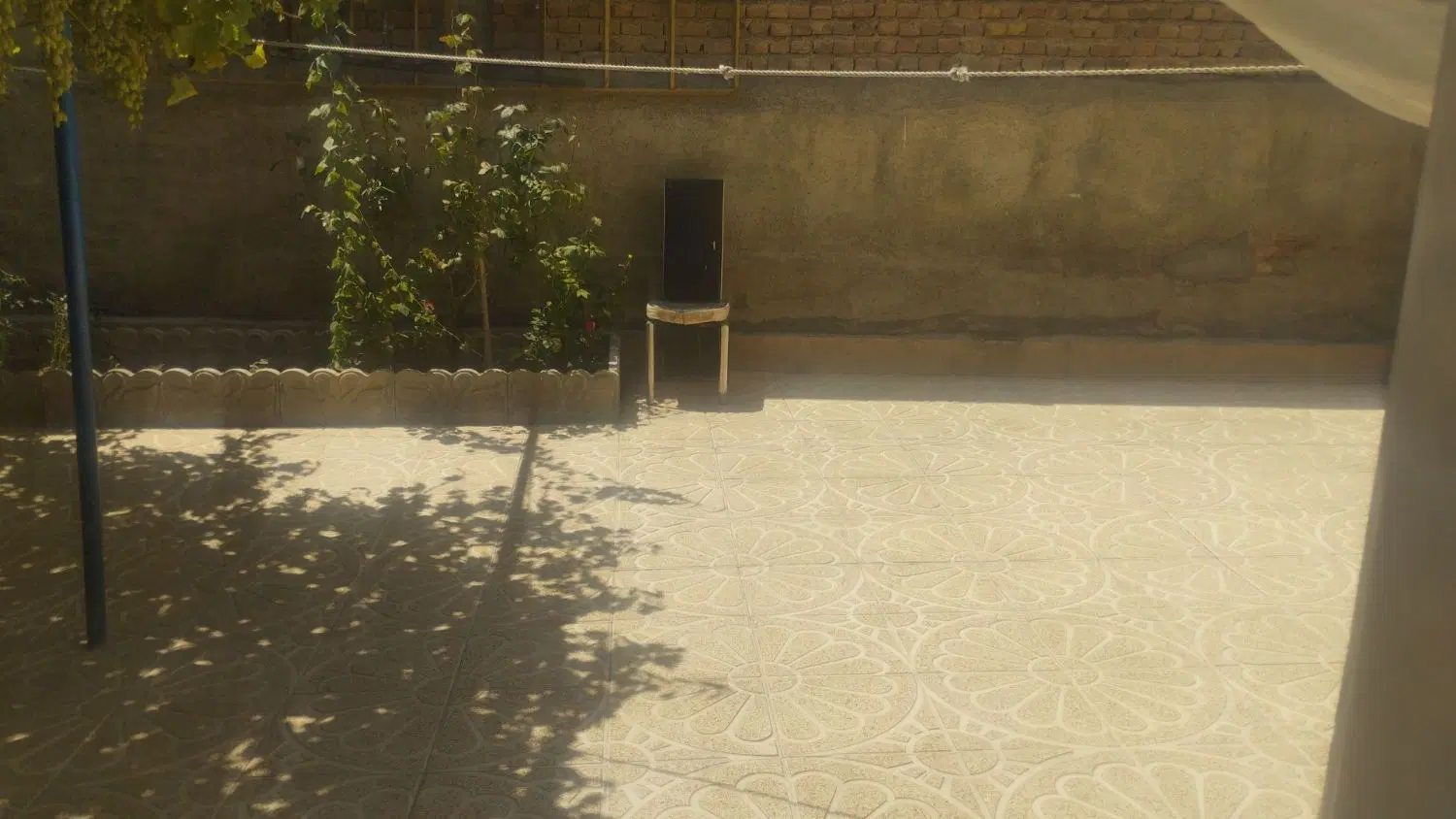 خانه درخیابان باباساعی  کوچه ۲۳ کوی چهرگان ۱۲۰متر