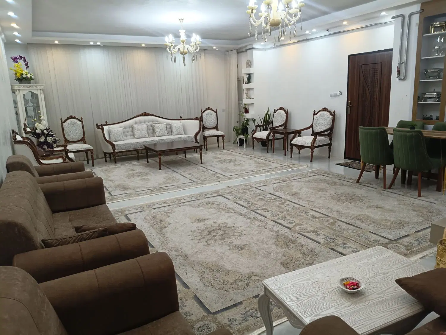 ساختمان سه طبقه در دوسرویس دوخابه