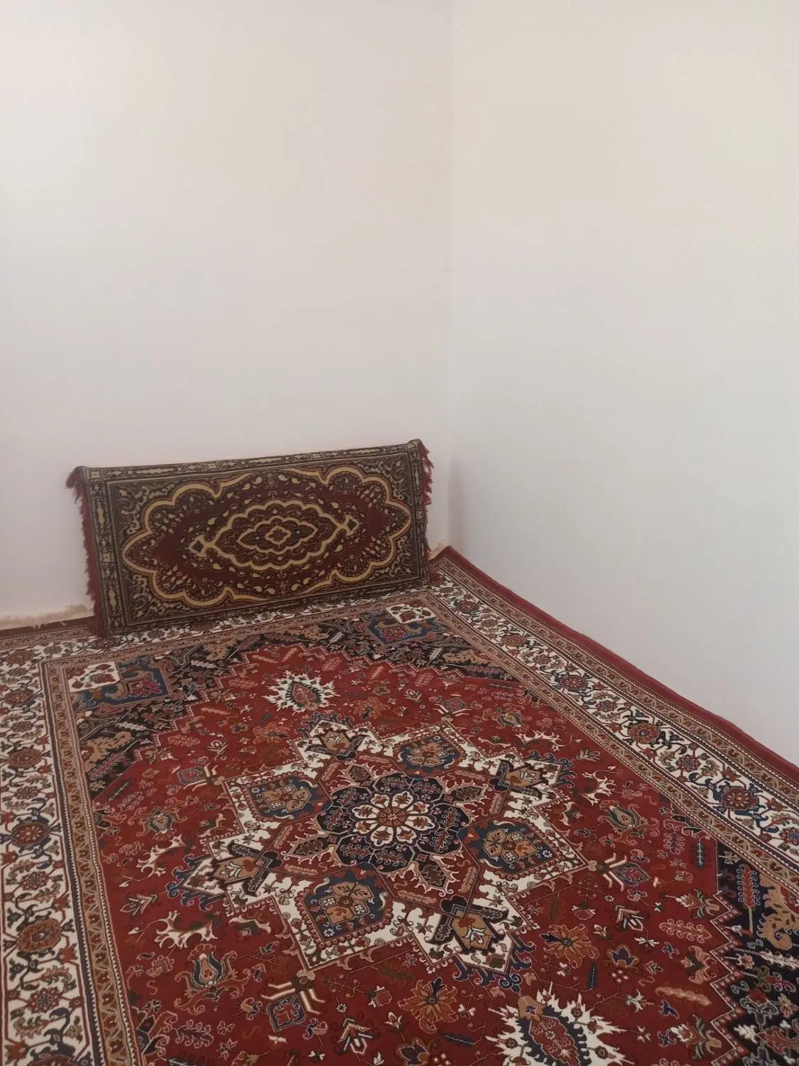 حیاط در اخماقیه