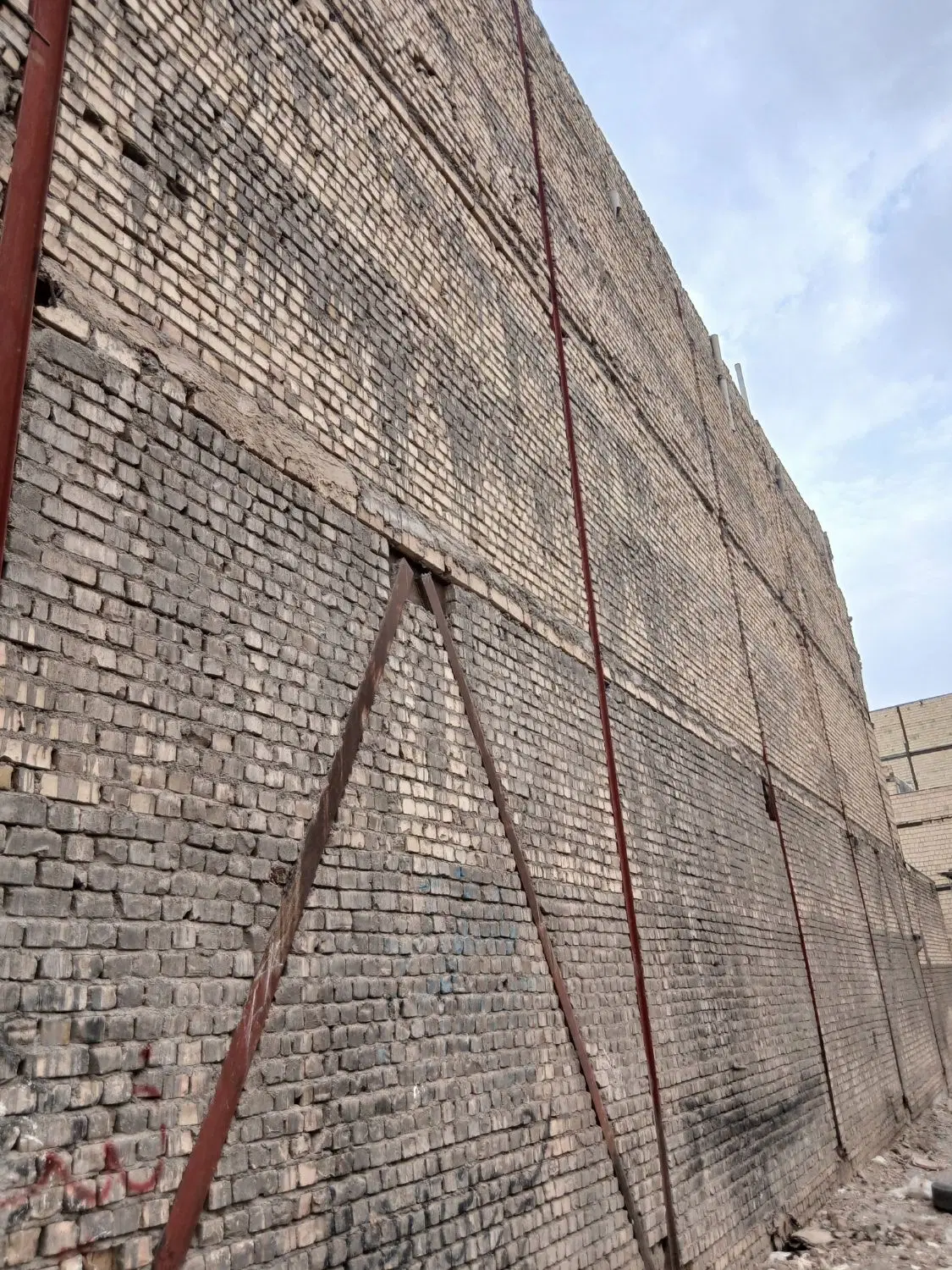 ۷۰۰متر زمین ۳ نبش در بحر اتوبان قم ساوه