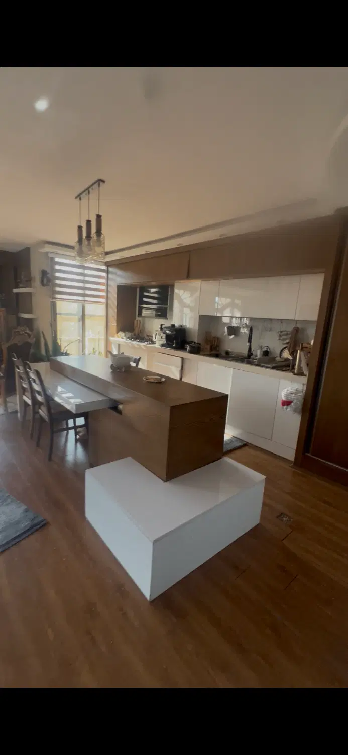 بر مهرآباد ۱۶۰ متری طبقه ۴ دو کله نور ۳ خواب