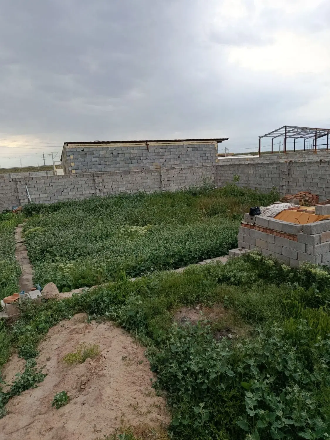 زمین حصار شده