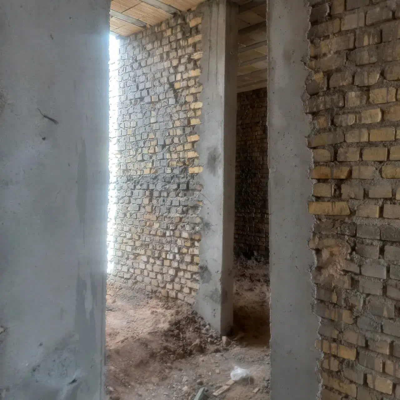 زمین نیمه ساز مسکن ملی