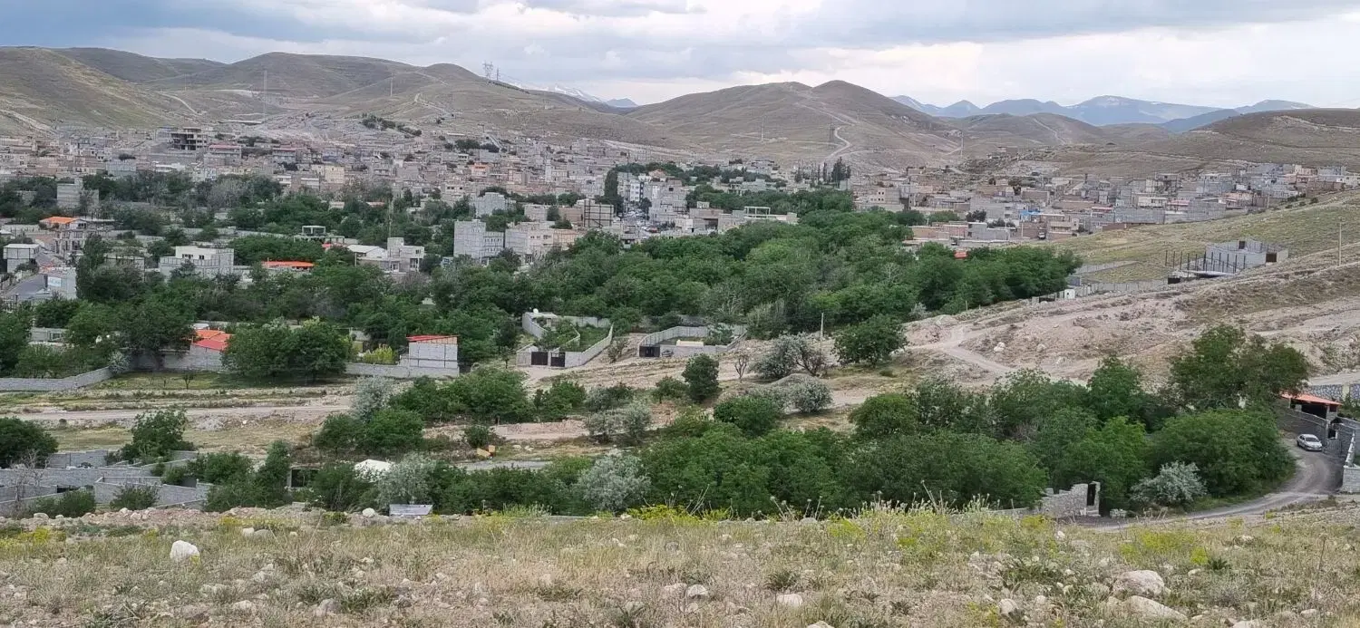 زمین ۵۰۰ متردرشادبادمشایخ  بالای باغات اصیل
