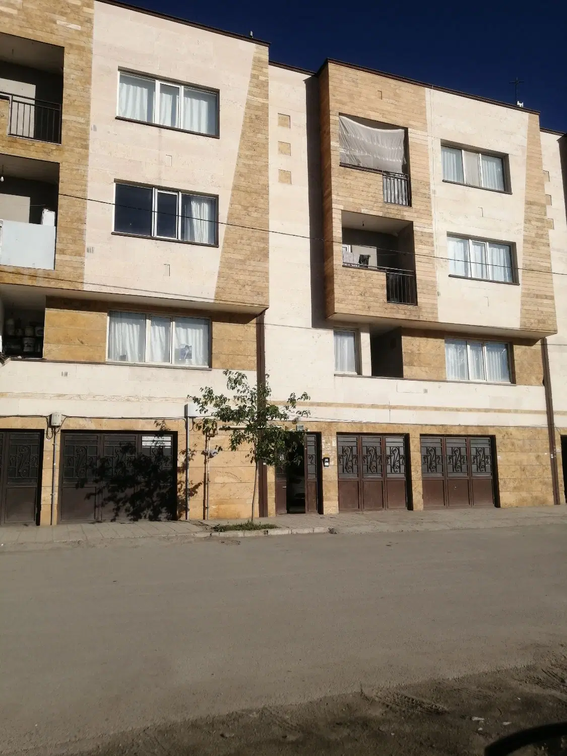 آپارتمان دو خوابه شهرک مدنی دارای وام 600 میلیونی