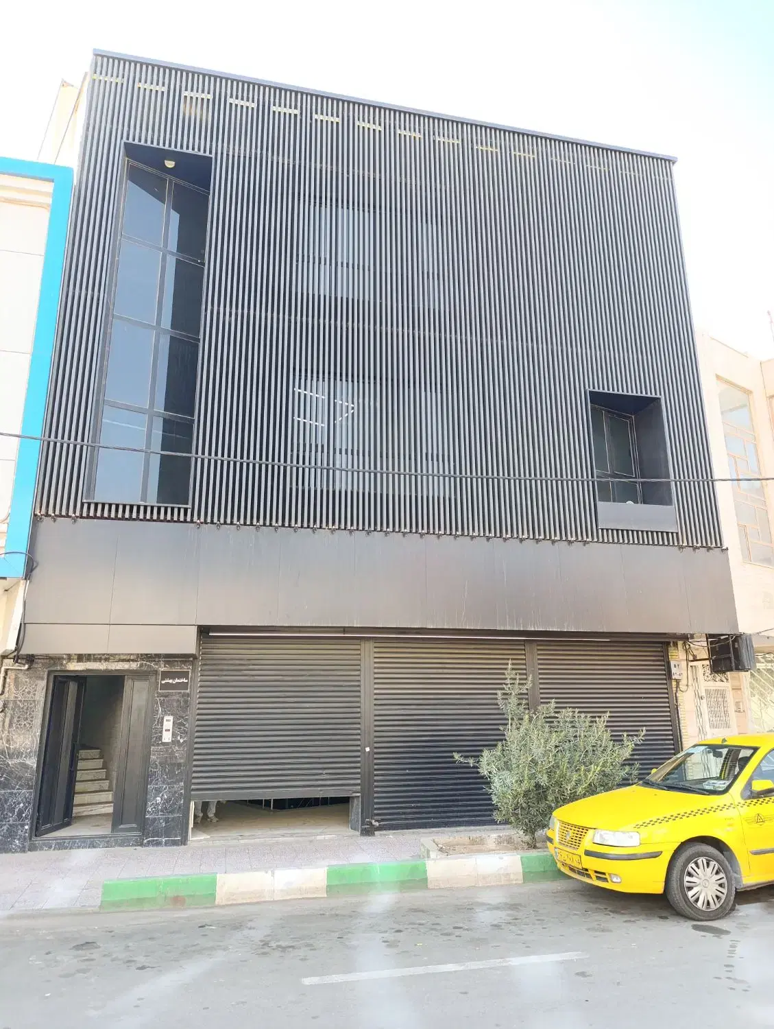 ساختمان تمام تجاری فول امکانات_آماده بهره برداری