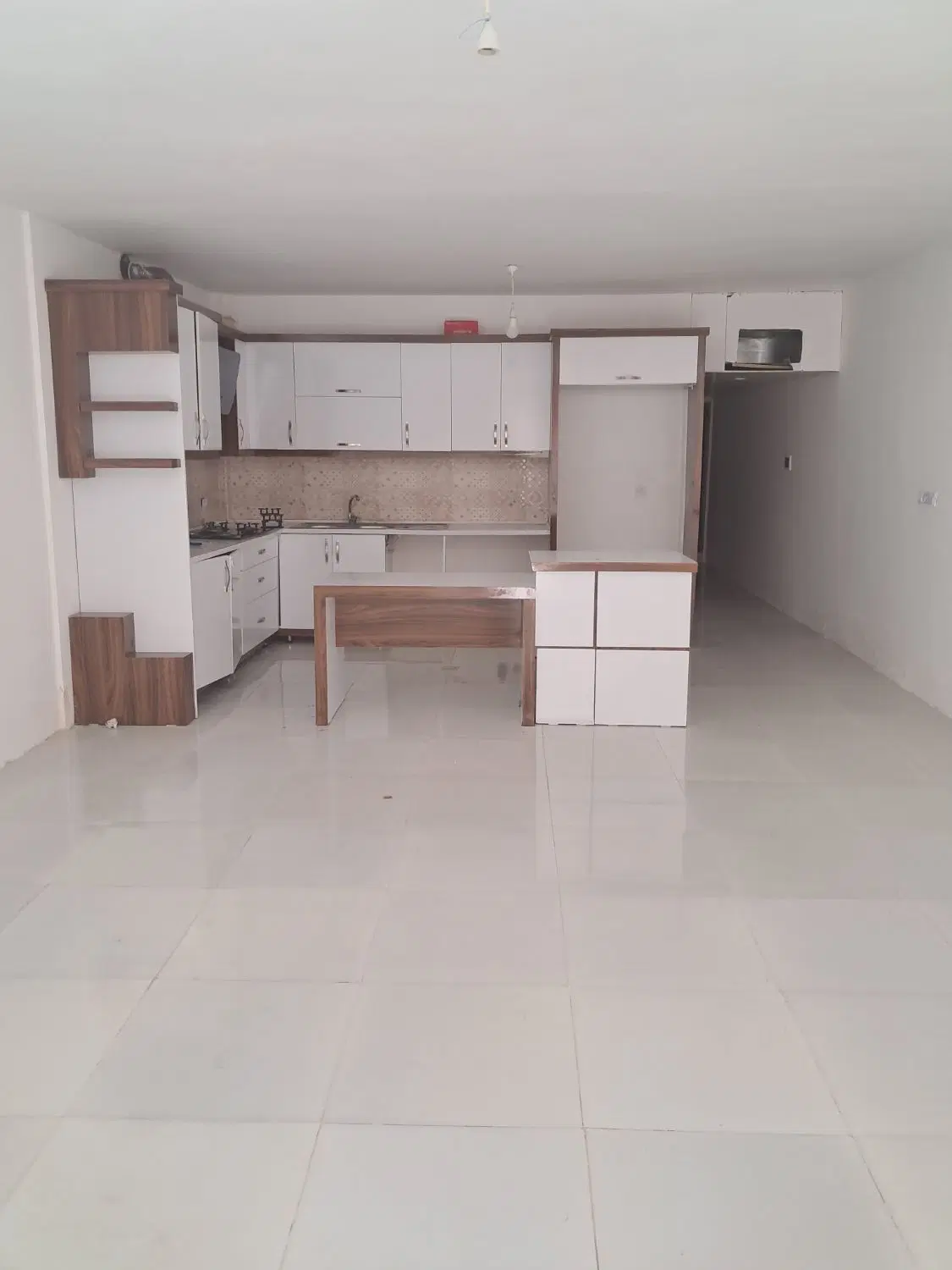طبقه همکف ۱۱۰متری دوخواب وکیل اباد87