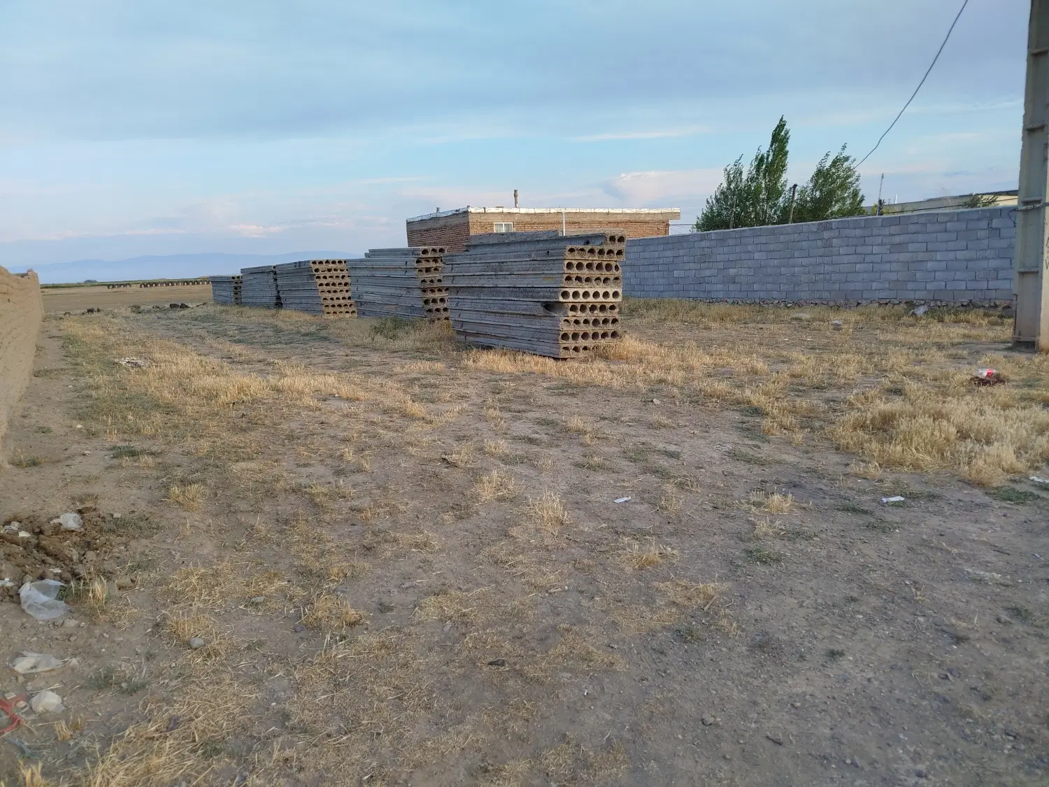 زمین مسکونی به متراژ ۷۰۰متر در روستای یزن آباد