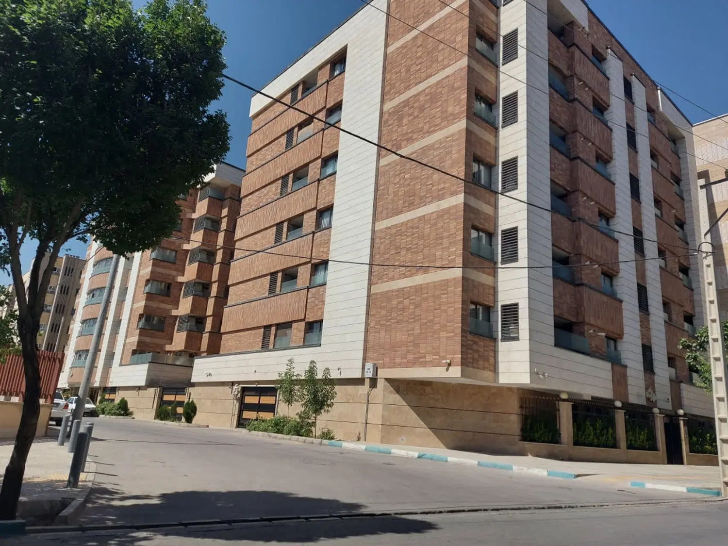 فروش واحد آپارتمان مسکونی ۱۰۸ متری مجتمع مهر و ماه