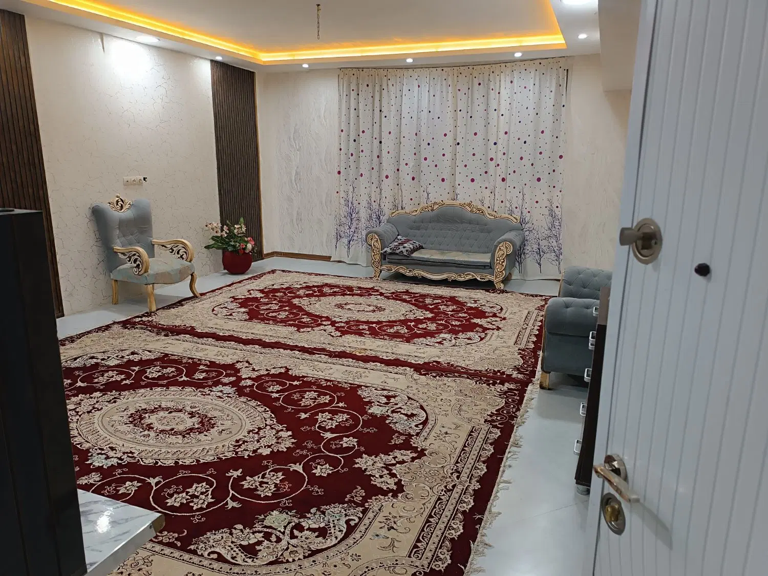 آپارتمان سه خوابه سه نبش نوساز نزدیک حرم