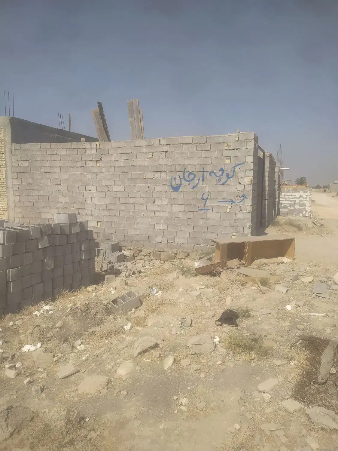 منزل نیمه ساخته.پشت تالارآریا