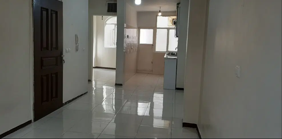 آپارتمان ۵۰ متری طبقه اول بابالکن وانباری پارکینگ