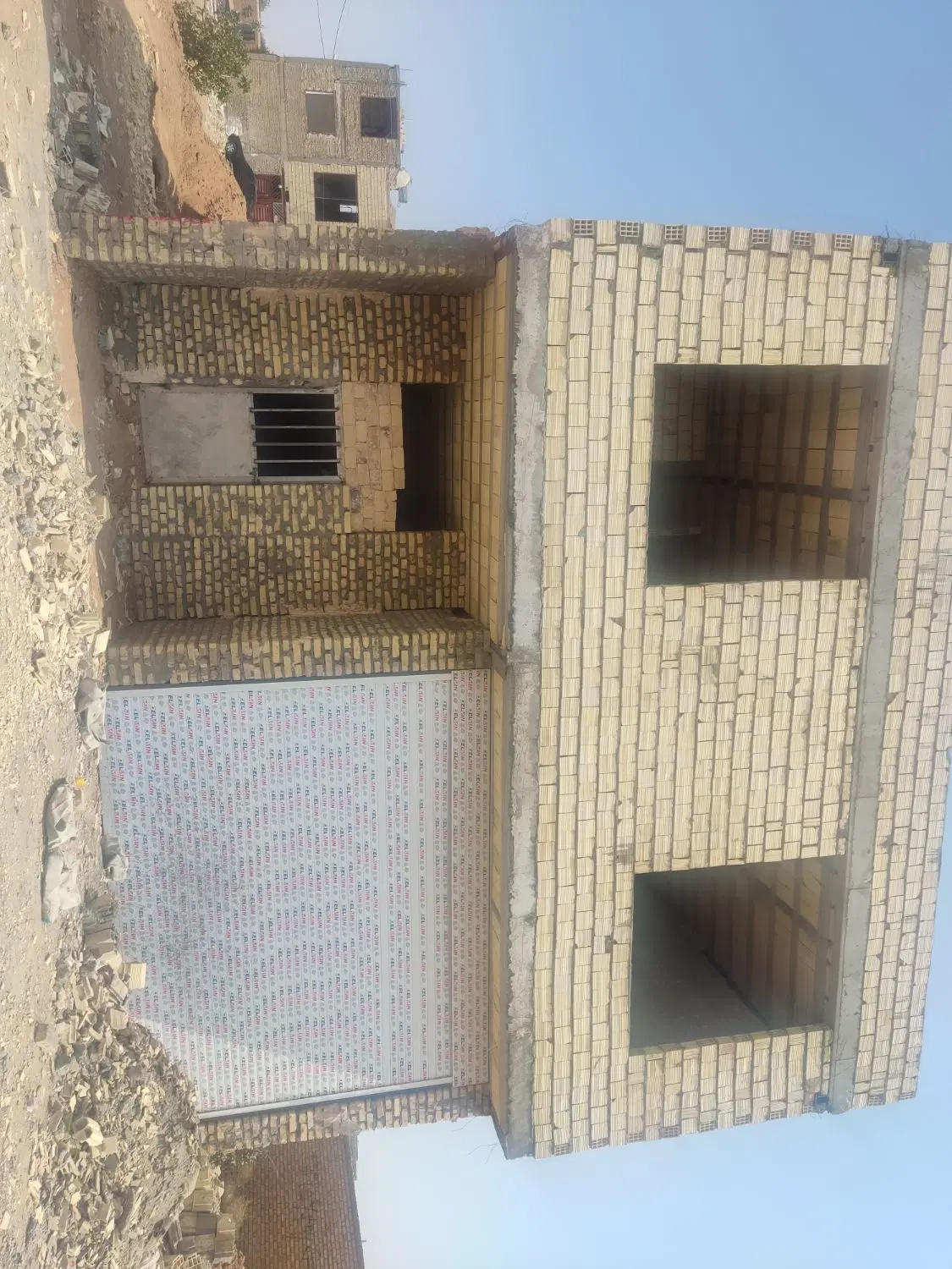 زمین نیمه ساز دو طبقه
