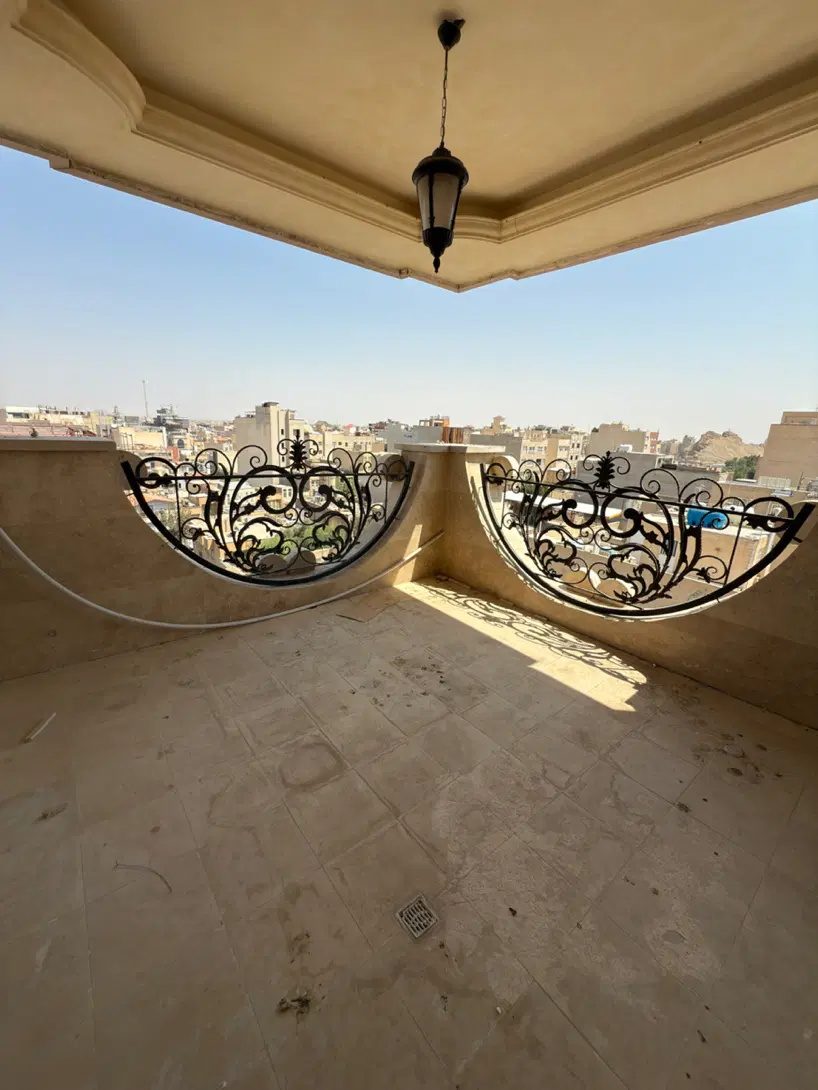 آپارتمان ۲۶۰ متری ۳ خواب طبقه ۳