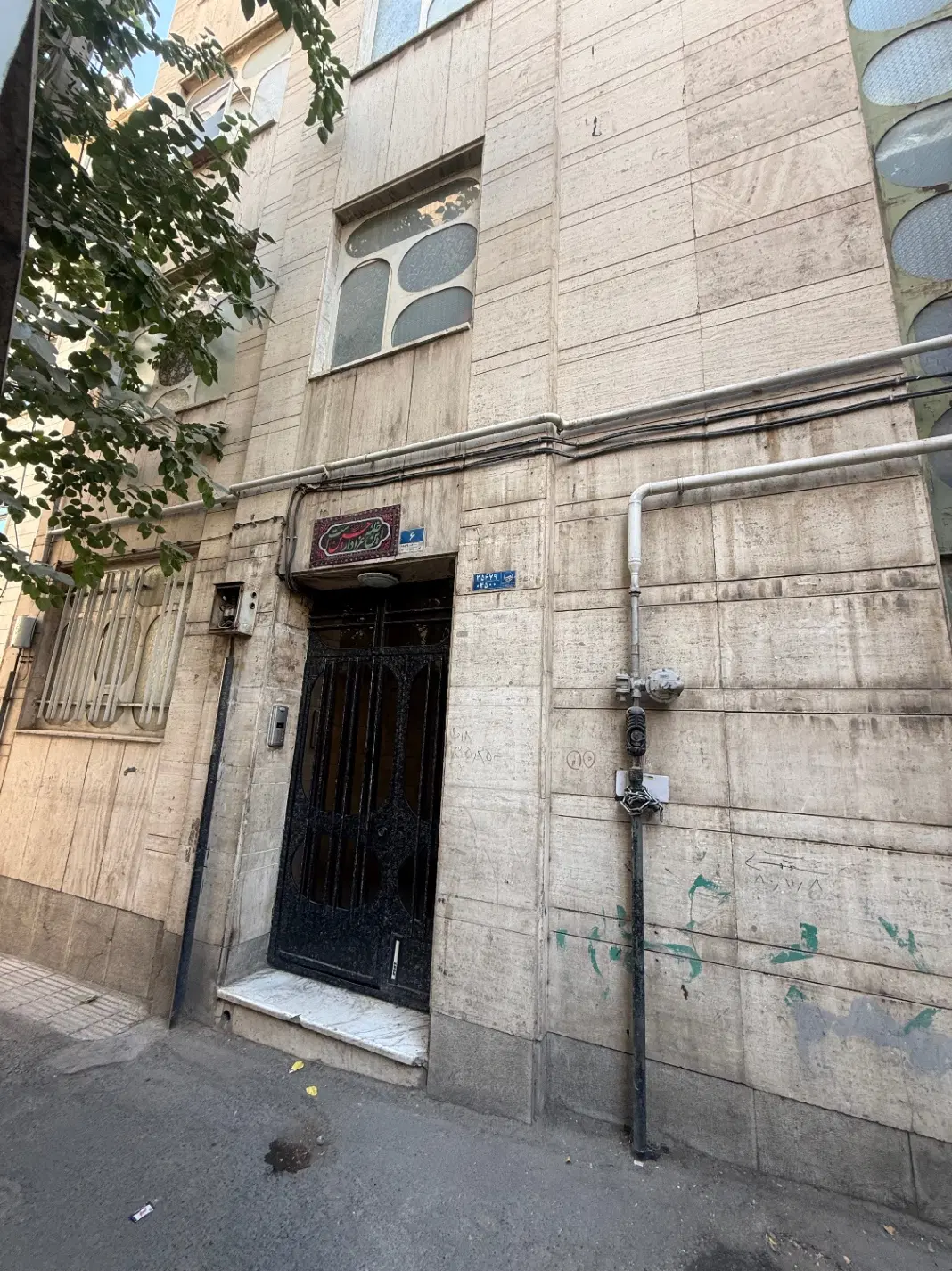 یک واحد آپارتمان کلنگی