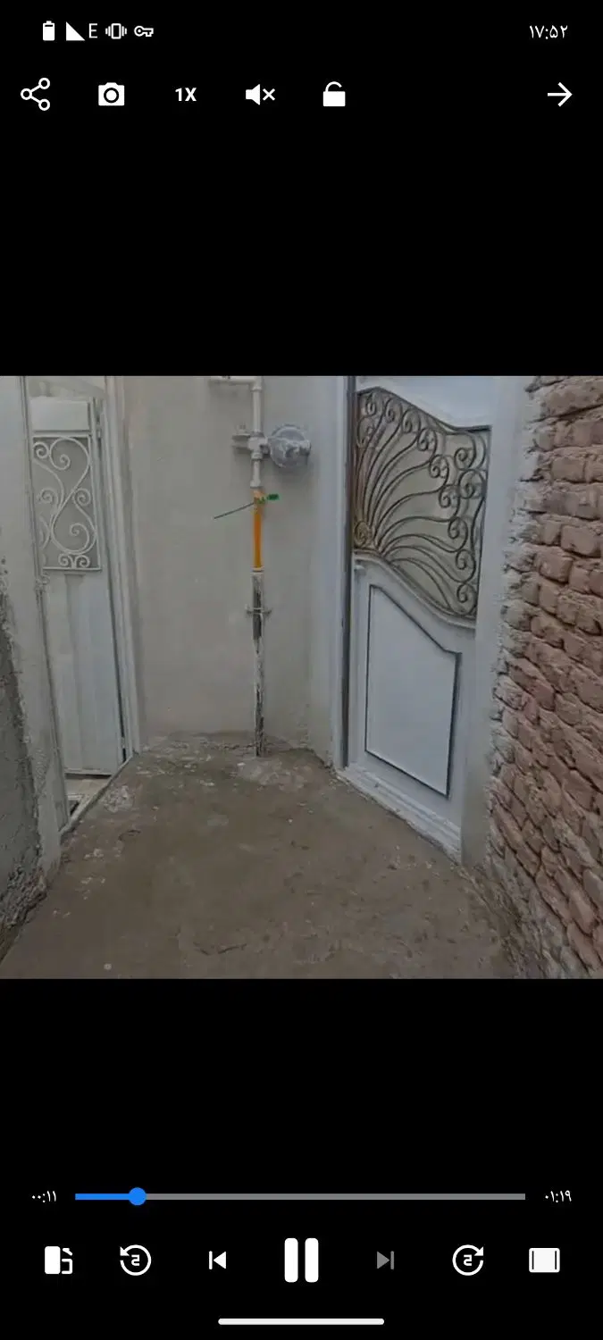 حیاط در باغ معروف