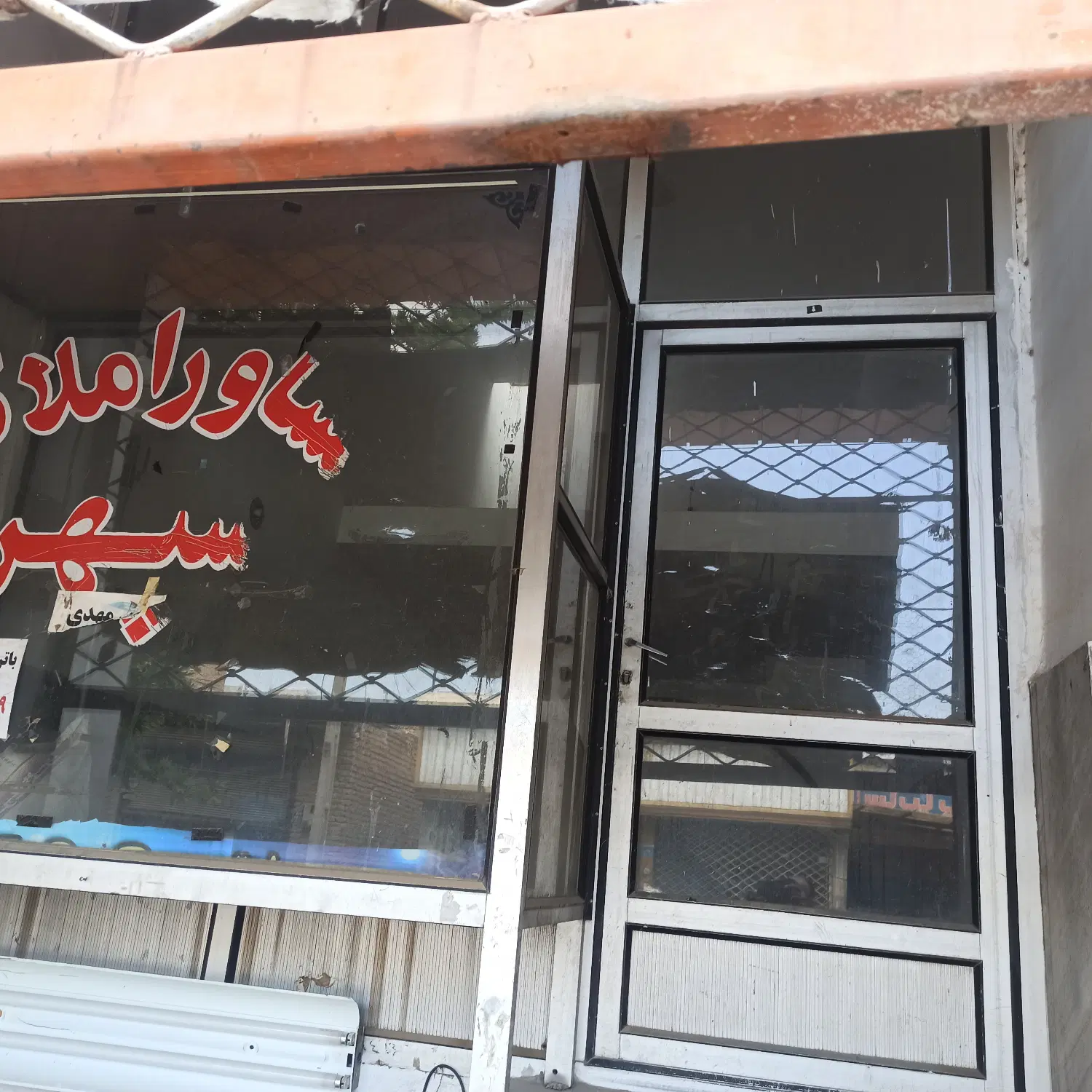 اجاره مغازه تخلیه۲۵متری تخلیه در کمالشهر