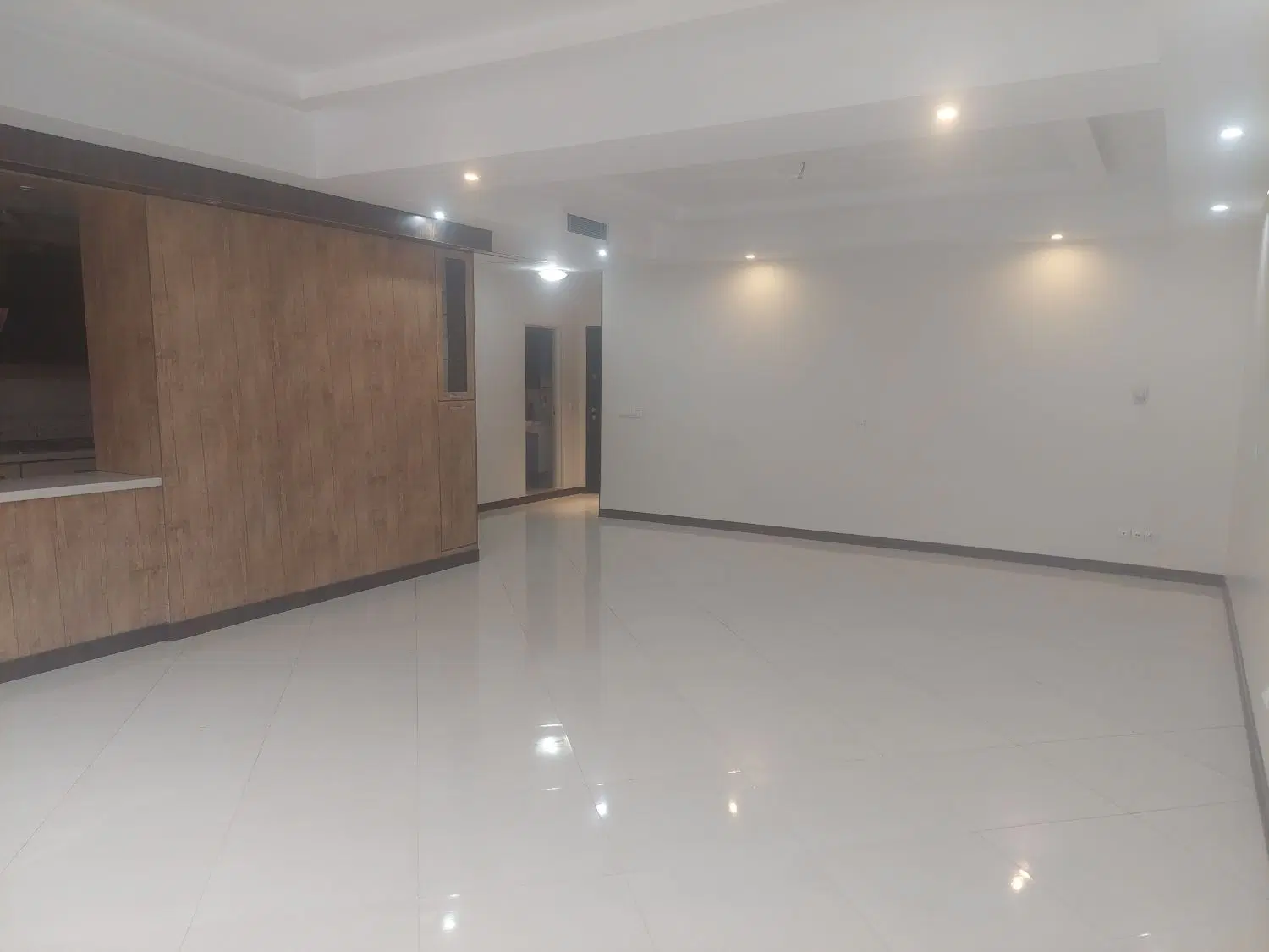 اپارتمان  ۱۱۴ متر دوخوابه طبقه ۱۵