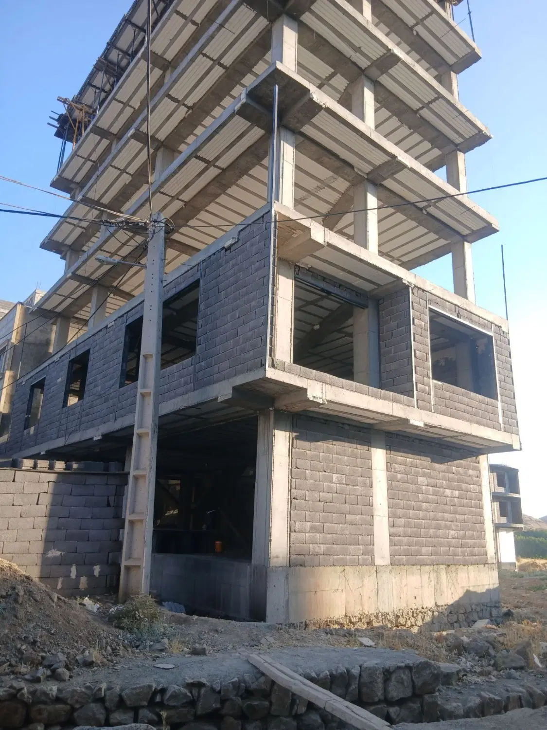 واحد213 متری سه طرف نور عبورمجرا پارکینگ مجزا