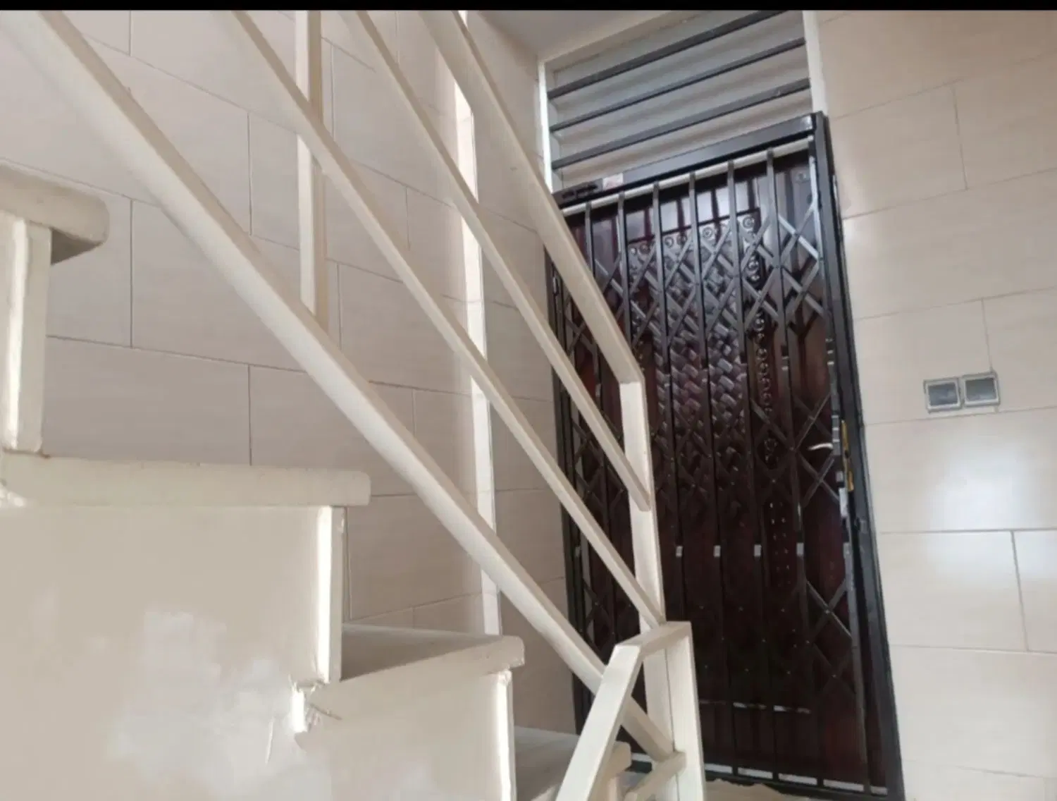 مومیوند ۱۰۸متر دوخواب طبقه دوم ۵۰۰رهن ۱۶