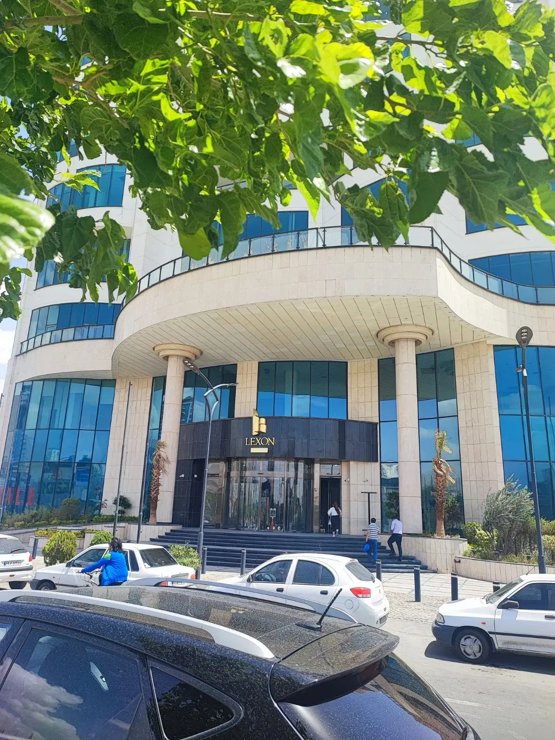 ۹۴ متری HO در برج مجلل لکسون