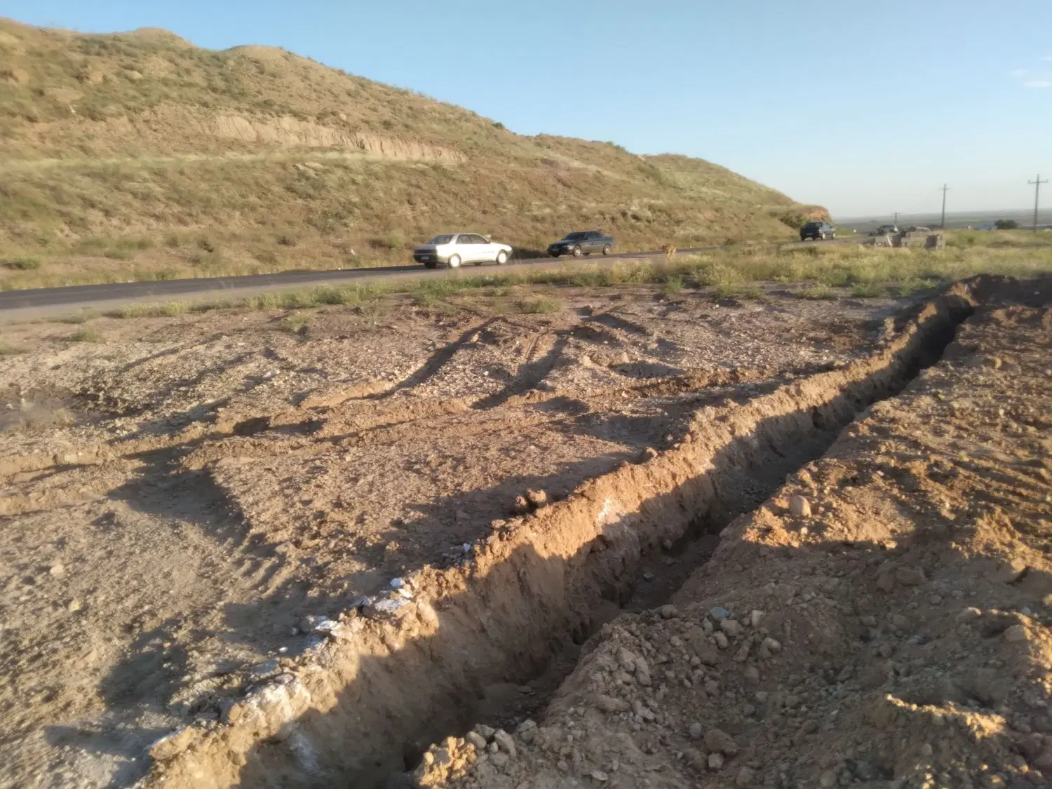 زمین در جاده امند