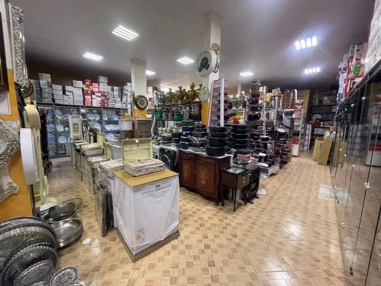 فروش ملک تجاری 1500 متر در سه طبقه