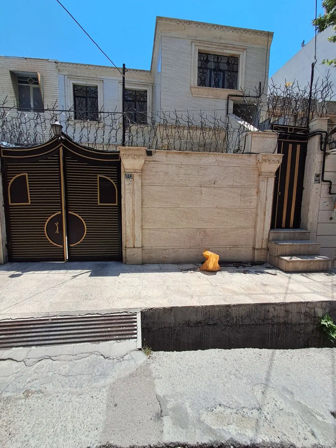 طبقه بالا یک خواب