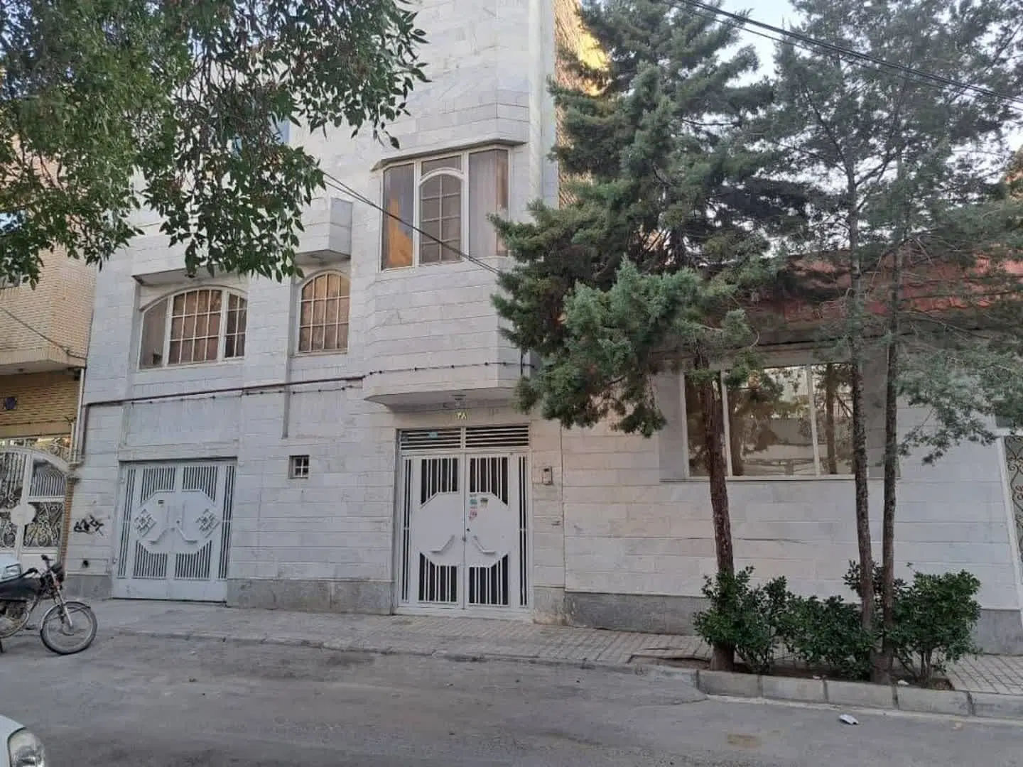 ویلایی دلباز و شیک ۲۱۲ متر