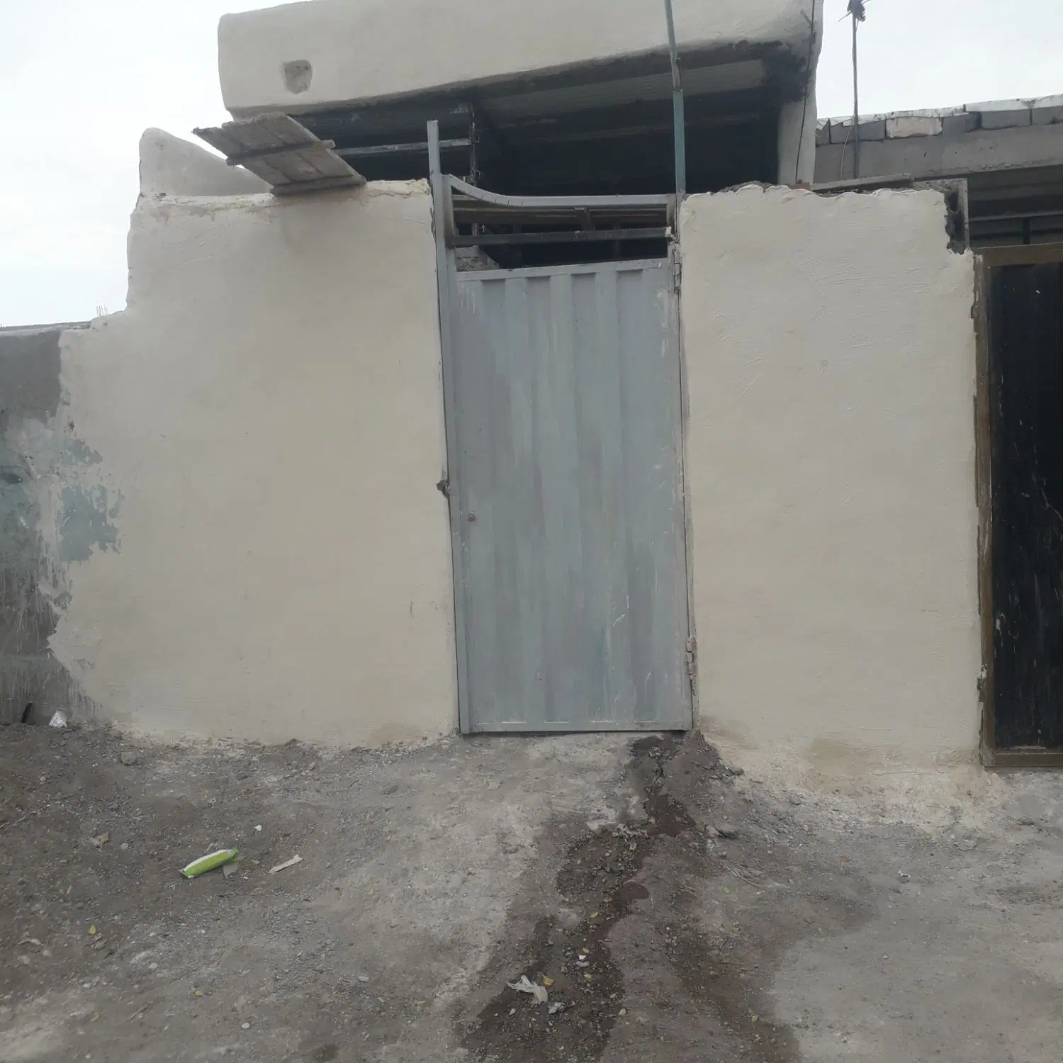 خانه نوساز با ابعاد ۳متر در ۱۱متر