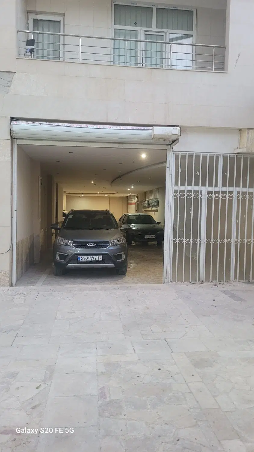 آپارتمان ۴ خواب با حیاط مستقل