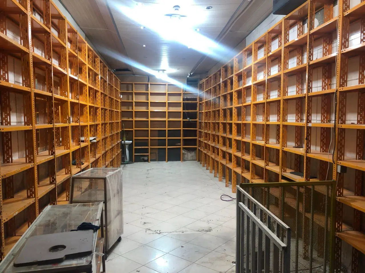 فروش مغازه تجاری بر بلوار کشاورز + 2 سوئیت مسکونی