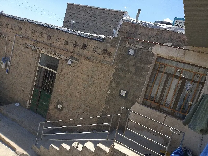 خانه روستایی با حیاط بزرگ