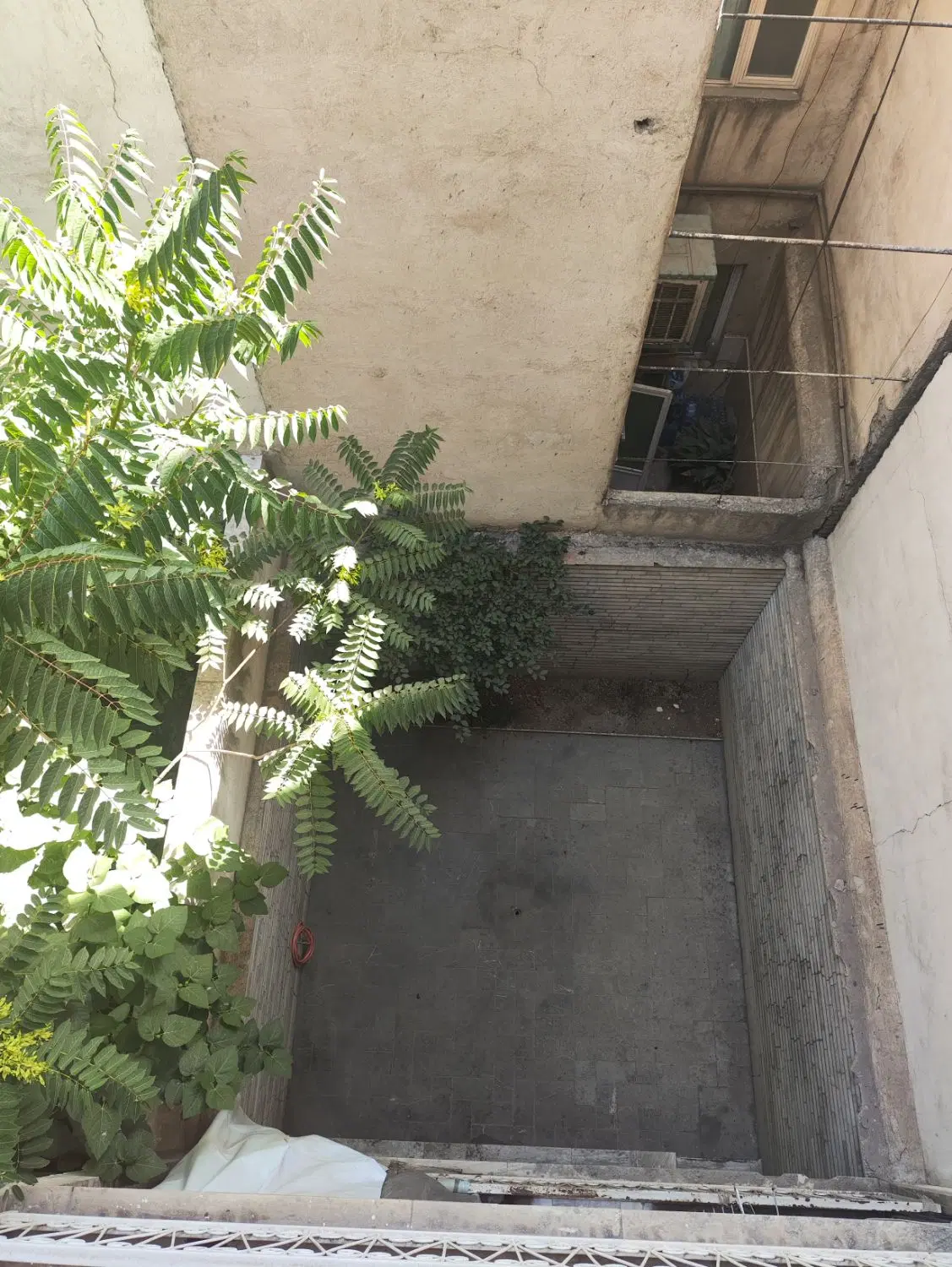ی واحد ۹۰متر بعلاوه۲۵متر حیاط