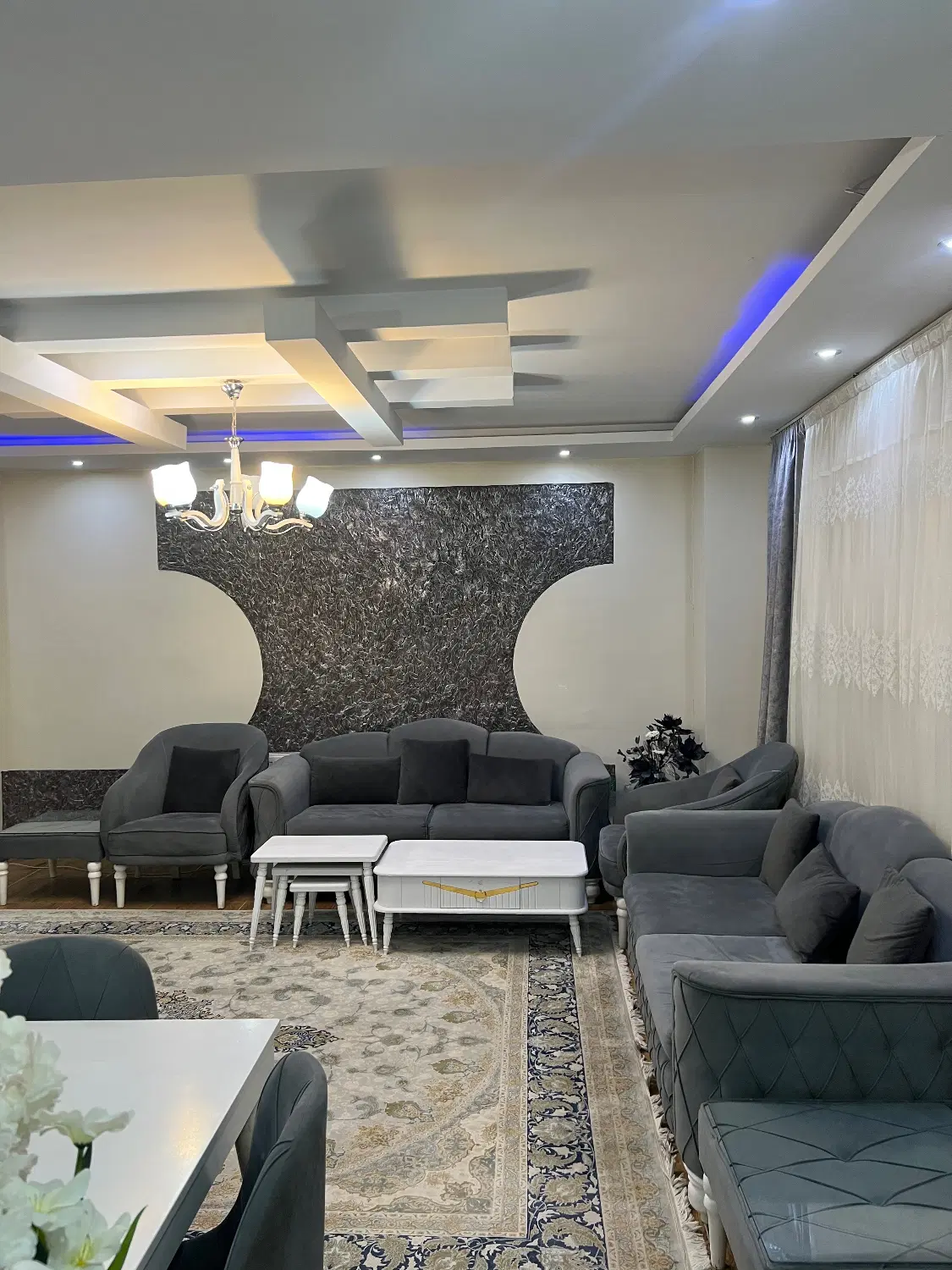 واحد۸۳ متر لاله ها ۲ خواب فول امکانات