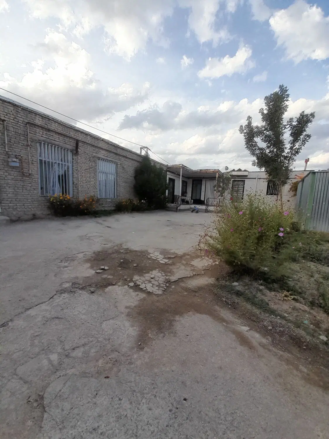 خانه کنار همسایه خوب