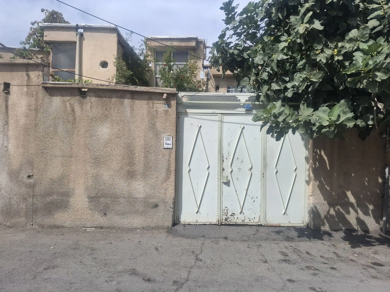 انه ۱۴۲متری در چهاربخش(حجت گلستانی۱۳ )سند6دانگ